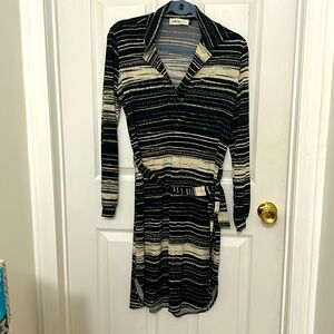 Long sleeve dress with stripes and collared